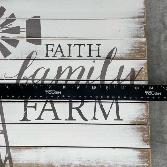 Sincere Surroundings "Faith Family Farm" Rustic Sign - Picture 8 of 10